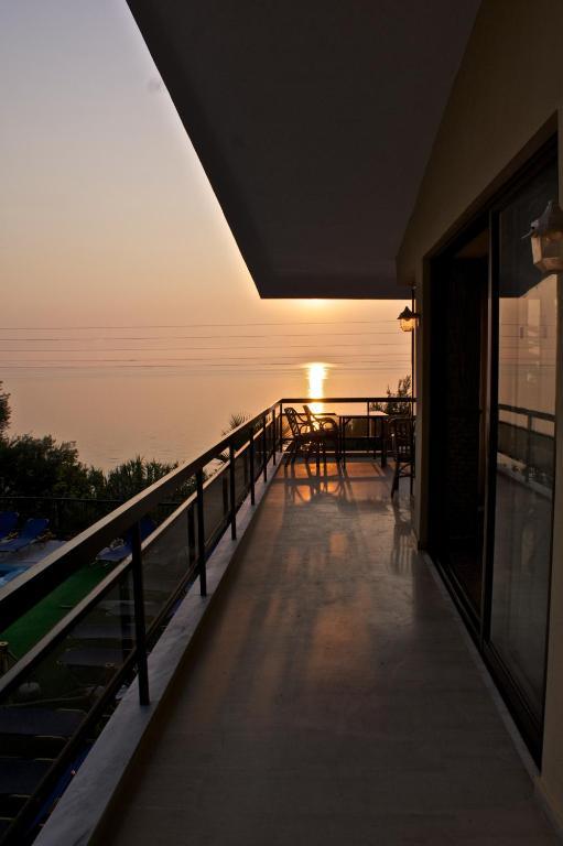 Karina Hotel Benitses  Exterior photo